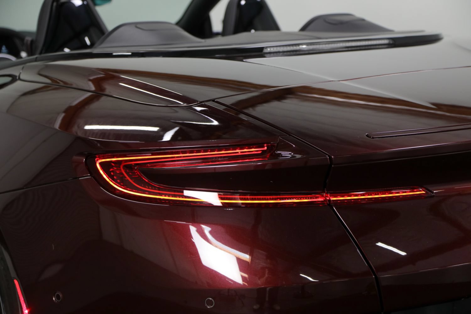 Used 2019 Aston Martin DB11 Volante RWD image 19