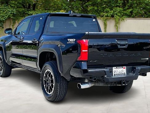 Certified 2025 Toyota Tacoma TRD Off-Road image 4