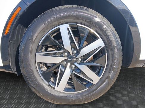 Used 2022 Kia Sorento S w/ Panoramic Sunroof Package FWD image 23