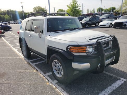 Used 2012 Toyota FJ Cruiser 4WD w/ Convenience Pkg image 2