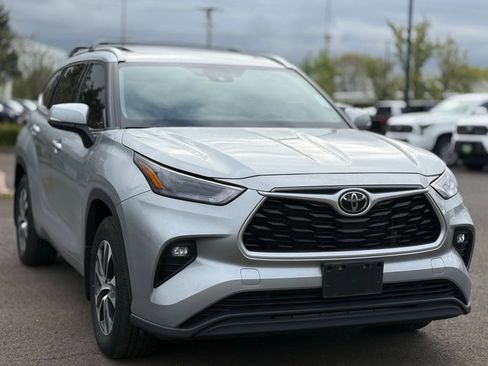 Used 2022 Toyota Highlander XLE image 7