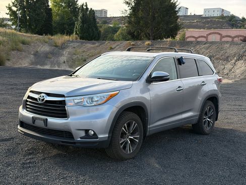Used 2016 Toyota Highlander XLE AWD/4WD image 7
