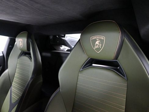 Used 2025 Lamborghini Revuelto AWD/4WD image 12
