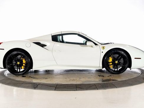 Used 2019 Ferrari 488 Spider image 13