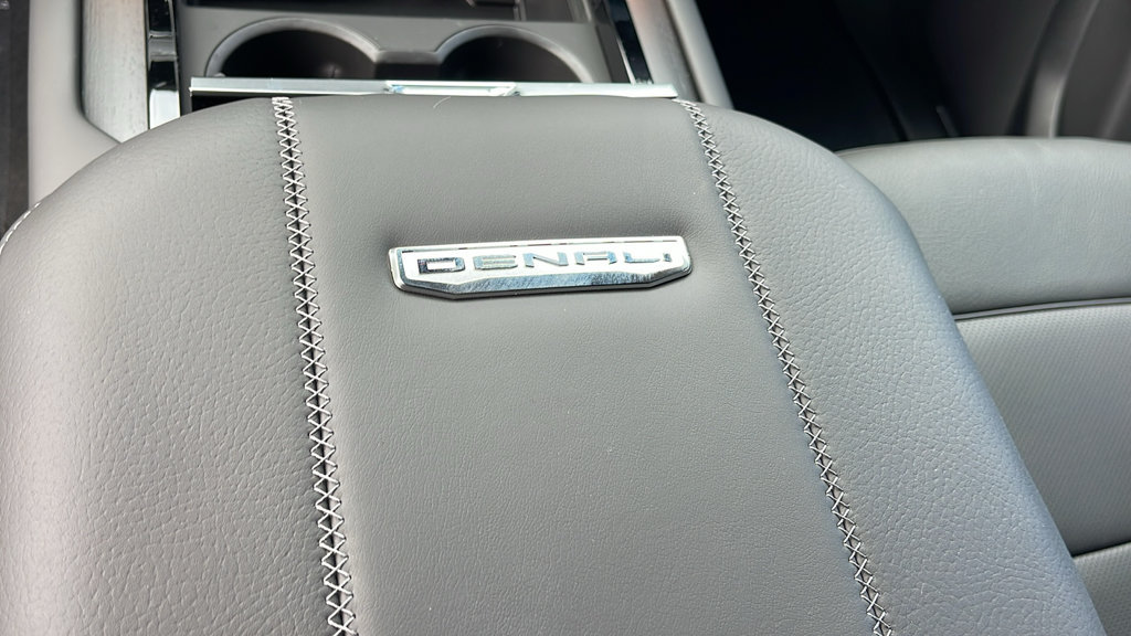 New 2026 GMC Yukon XL Denali AWD/4WD image 21