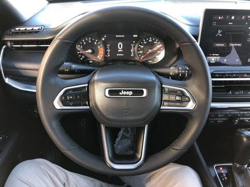 Used 2023 Jeep Compass Limited image 12