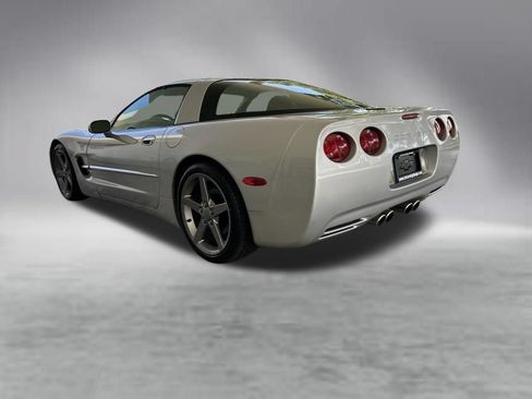 Used 2000 Chevrolet Corvette Coupe w/ Roof Pkg RWD image 4