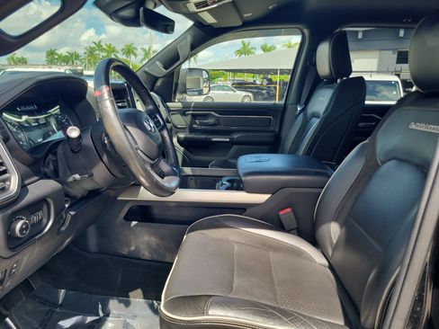 Used 2019 RAM 1500 Laramie AWD/4WD image 10