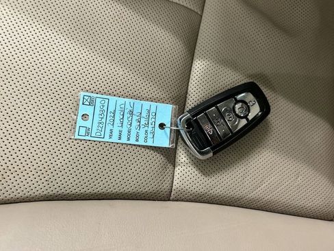 Used 2022 Lincoln Corsair AWD w/ Premium Package image 12