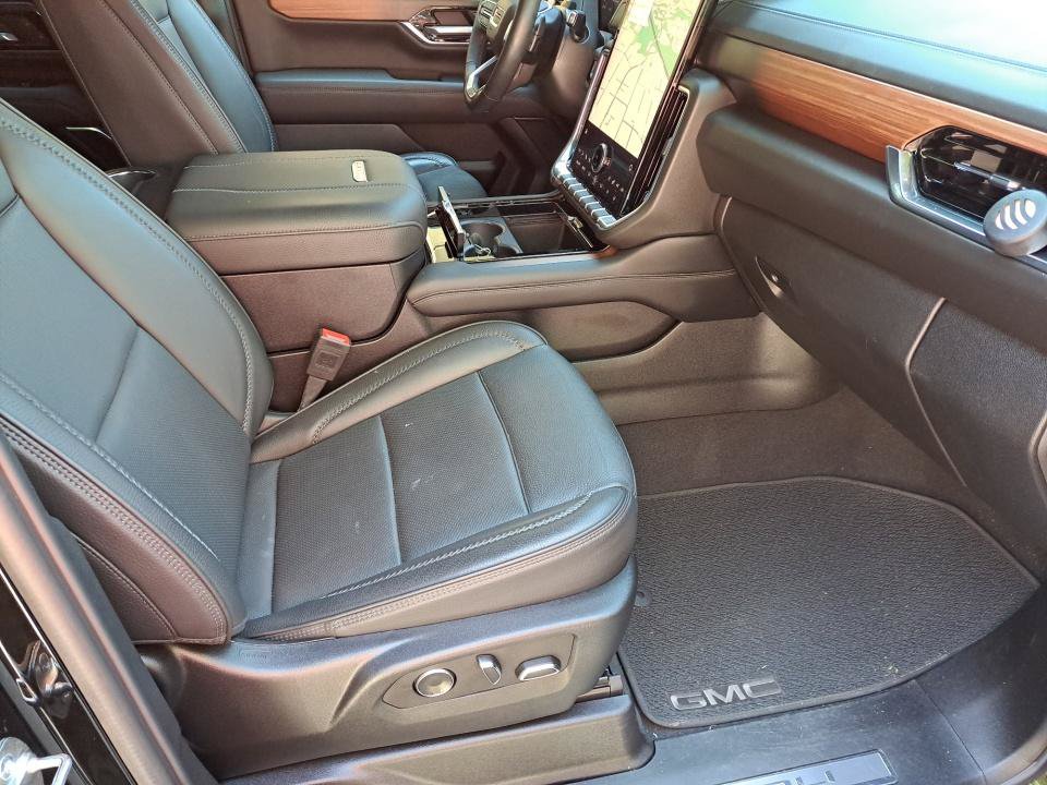 Used 2025 GMC Yukon Denali w/ Denali Reserve Package AWD/4WD image 14