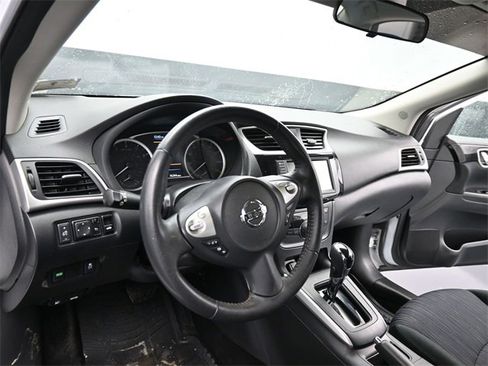 Used 2019 Nissan Sentra SV image 13