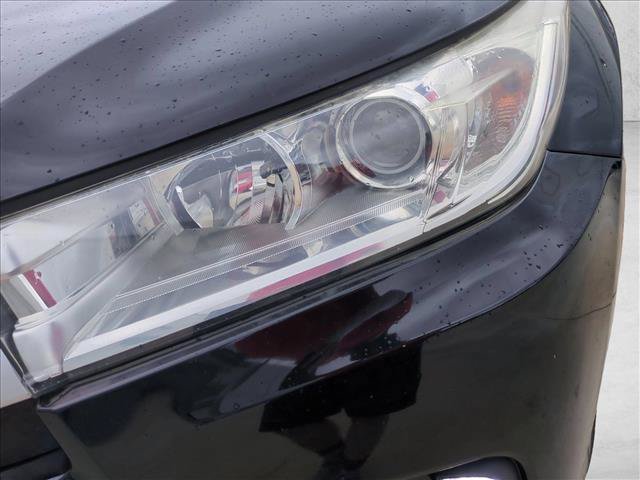 Used 2019 Toyota Highlander XLE AWD/4WD image 9