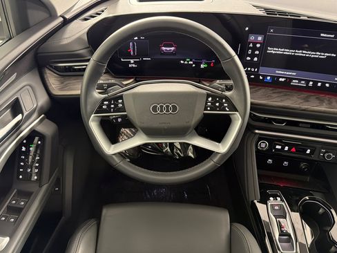 Used 2025 Audi Q5 Premium Plus w/ Premium Plus AWD/4WD image 13