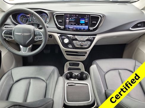 Certified 2024 Chrysler Pacifica Touring-L image 14