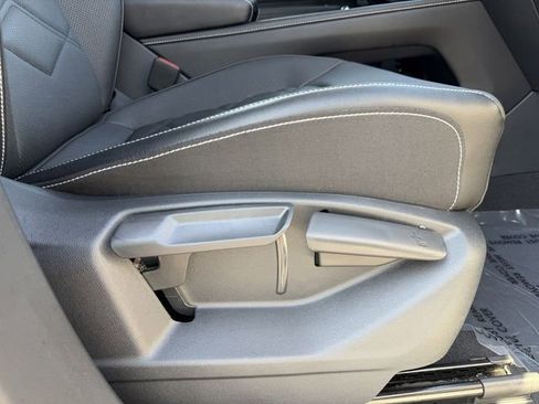 Used 2025 Volkswagen Atlas SE image 38