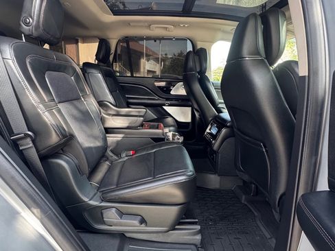 Used 2020 Lincoln Aviator Reserve w/ Equipment Group 202A image 16