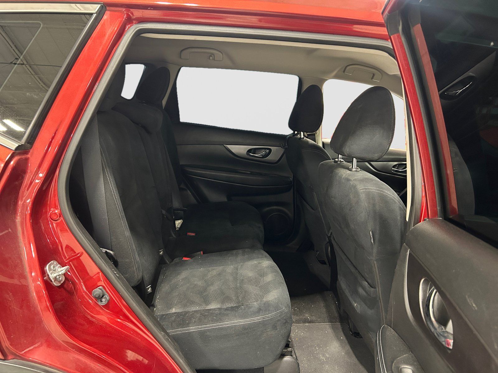 Used 2016 Nissan Rogue S FWD image 14