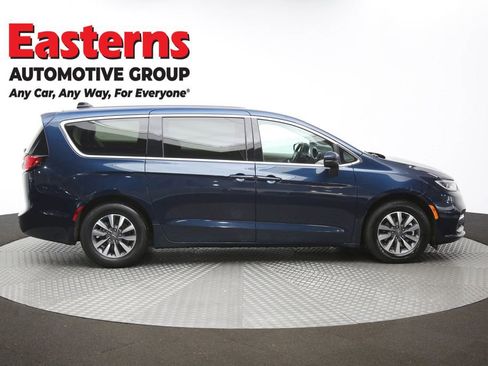 Used 2023 Chrysler Pacifica Touring-L FWD image 47