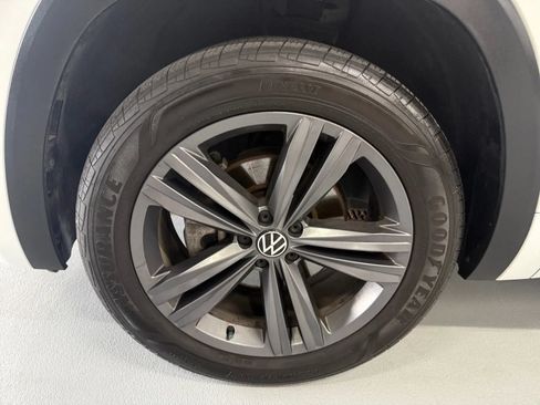Used 2022 Volkswagen Atlas Cross Sport SEL R-Line AWD/4WD image 34