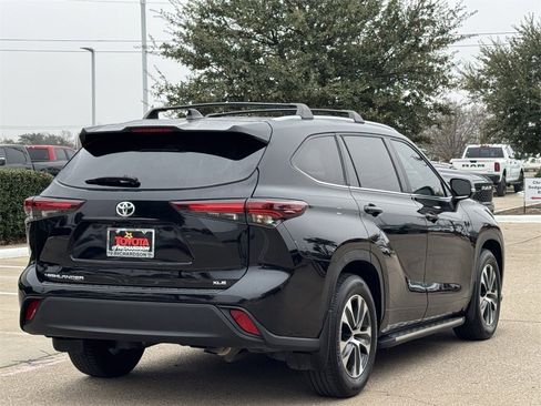 Used 2024 Toyota Highlander XLE image 4