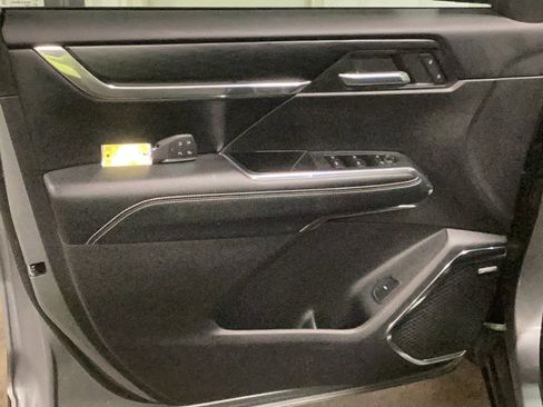 Used 2025 GMC Acadia Elevation image 14