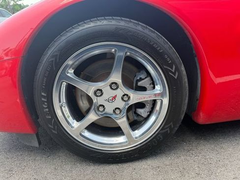 Used 2004 Chevrolet Corvette Coupe w/ Preferred Equipment Group RWD image 9