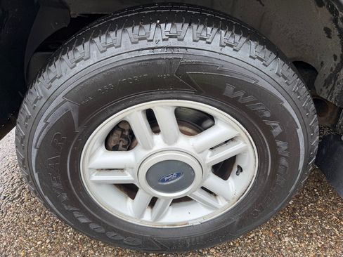 Used 2003 Ford Expedition XLT AWD/4WD image 20
