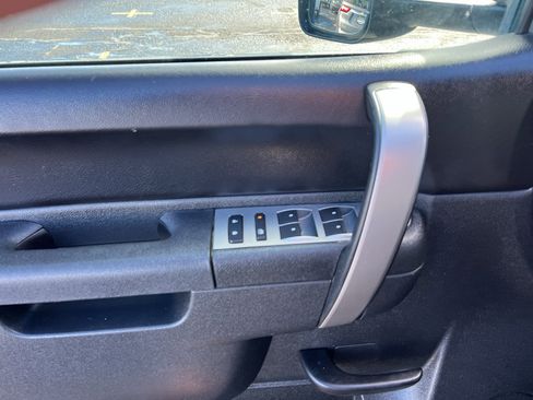 Used 2013 Chevrolet Silverado 2500 LT w/ Interior Plus Package image 11