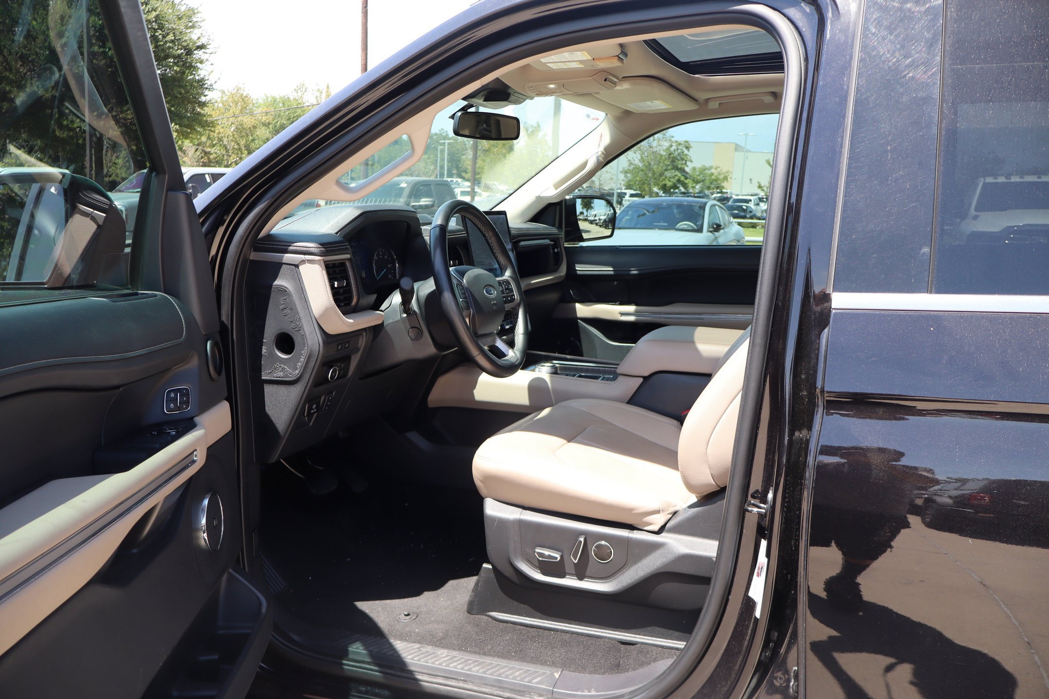 Used 2024 Ford Expedition Max Limited RWD image 27