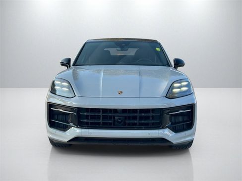 Used 2025 Porsche Cayenne GTS image 2