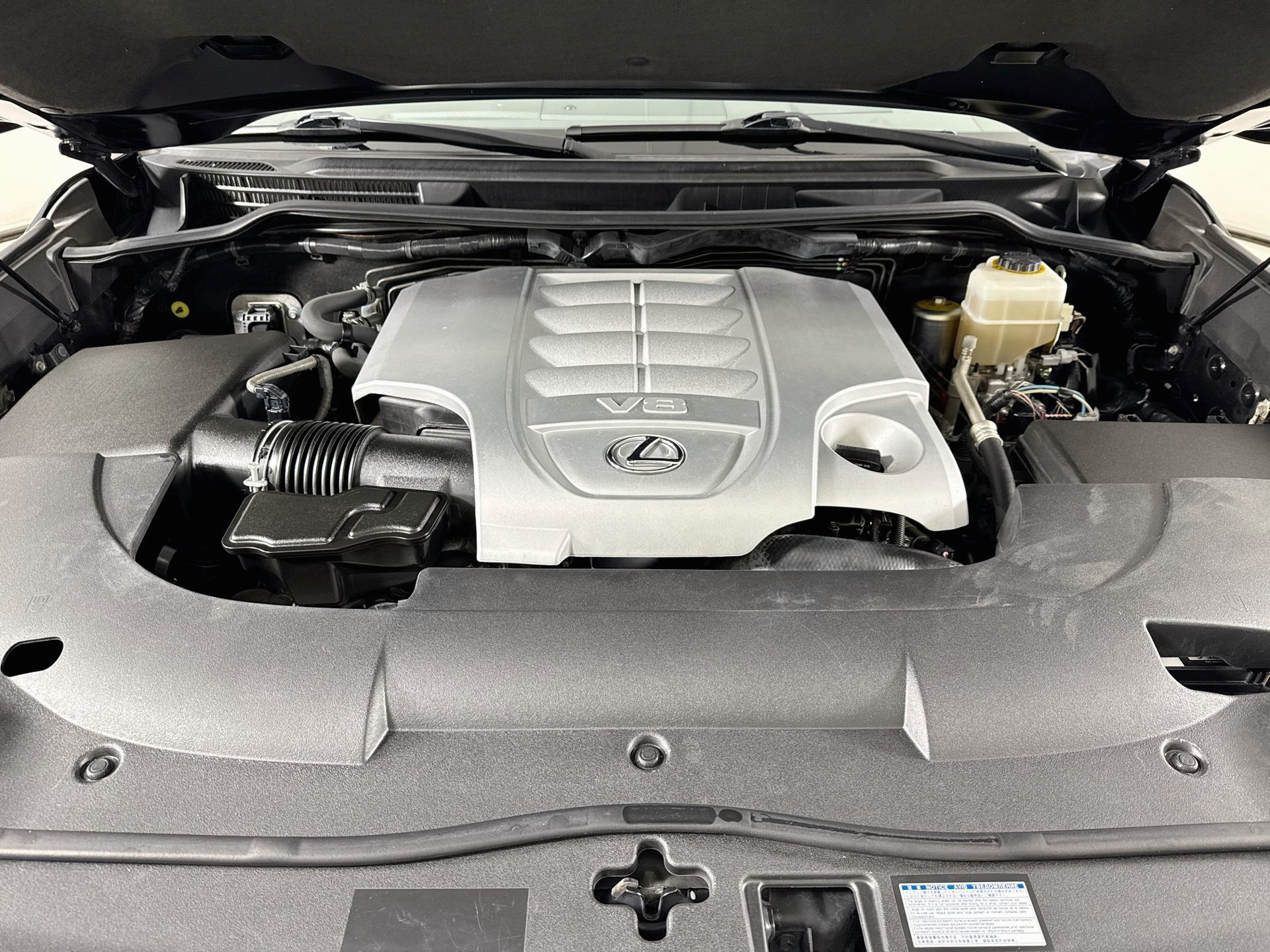Used 2016 Lexus LX 570 4WD w/ Luxury Package image 33