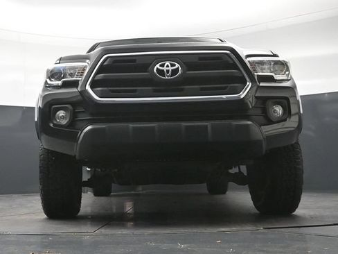 Used 2017 Toyota Tacoma SR5 w/ Tow Package RWD image 22