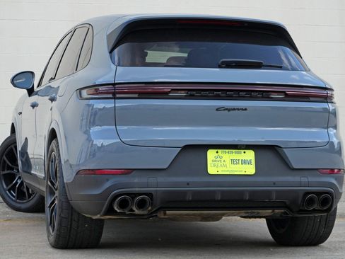 Used 2025 Porsche Cayenne E-Hybrid w/ Premium Package Plus AWD/4WD image 6