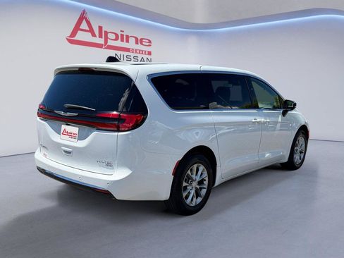 Used 2026 Chrysler Pacifica Limited AWD/4WD image 5