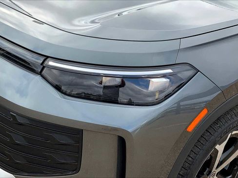 New 2025 Volkswagen Tiguan SE AWD/4WD image 13
