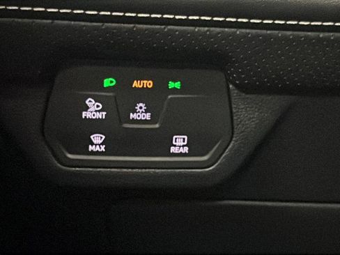 Used 2024 Volkswagen Atlas SE AWD/4WD image 31