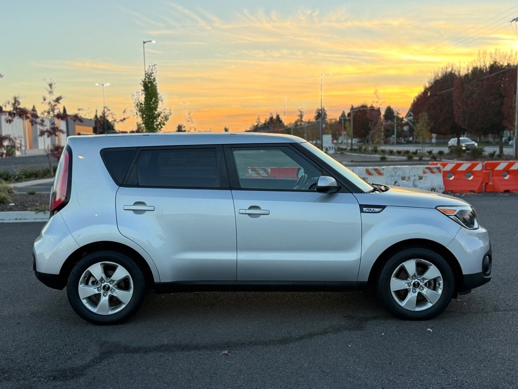 Used 2018 Kia Soul FWD image 2