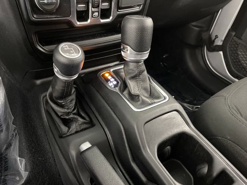 Used 2022 Jeep Gladiator Willys image 30