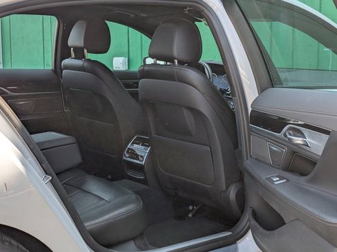 Used 2018 BMW 740i image 10