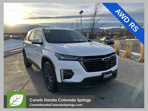 Used 2023 Chevrolet Traverse RS image 1