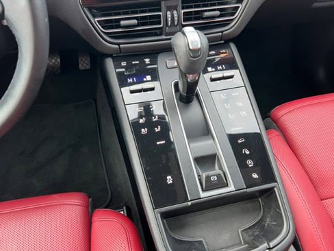 Used 2022 Porsche Macan Premium Plus, 20 Wheels image 14