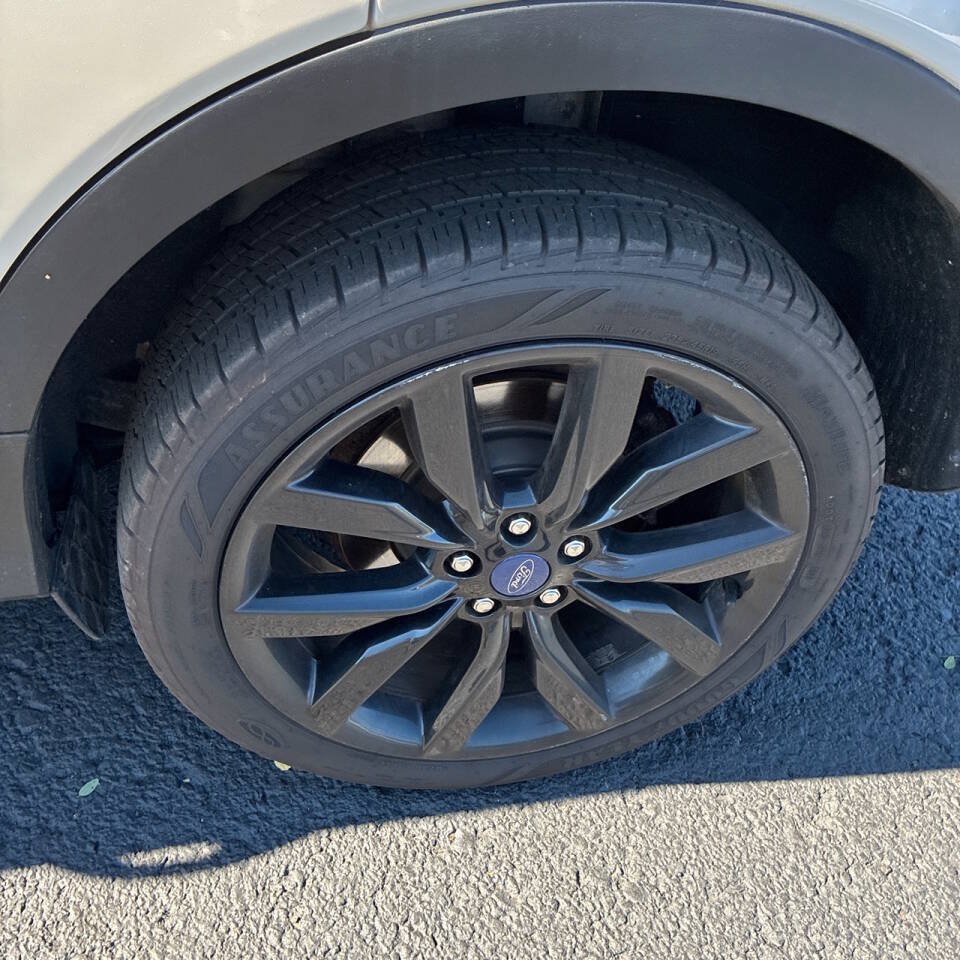 Used 2017 Ford Escape Titanium AWD/4WD image 12