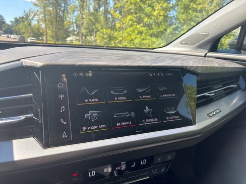 Used 2025 Audi Q4 e-tron Premium Plus image 52