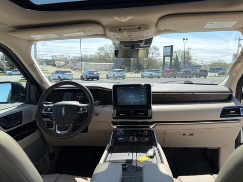 Certified 2021 Lincoln Navigator Reserve w/ Luxury Package image 23