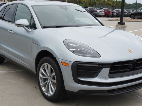 Used 2025 Porsche Macan AWD/4WD image 3