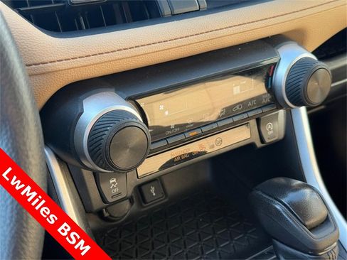 Used 2021 Toyota RAV4 LE image 28
