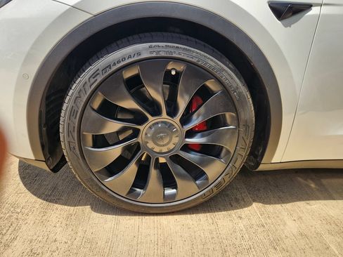 Used 2022 Tesla Model Y Performance AWD/4WD image 9