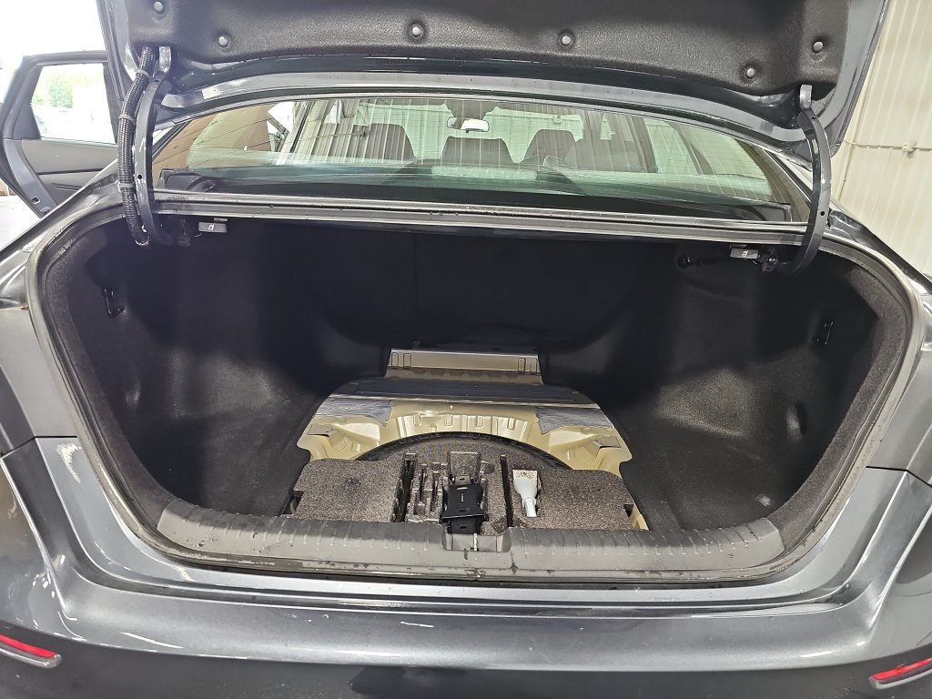 Used 2025 Honda Accord SE image 12
