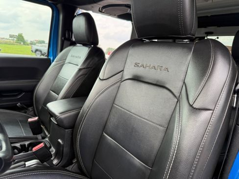 Used 2021 Jeep Wrangler Unlimited Sahara w/ Dual Top Group image 16