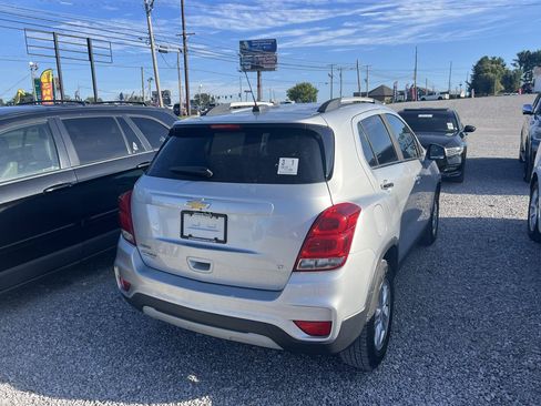 Used 2018 Chevrolet Trax LT w/ LT Convenience Package FWD image 4